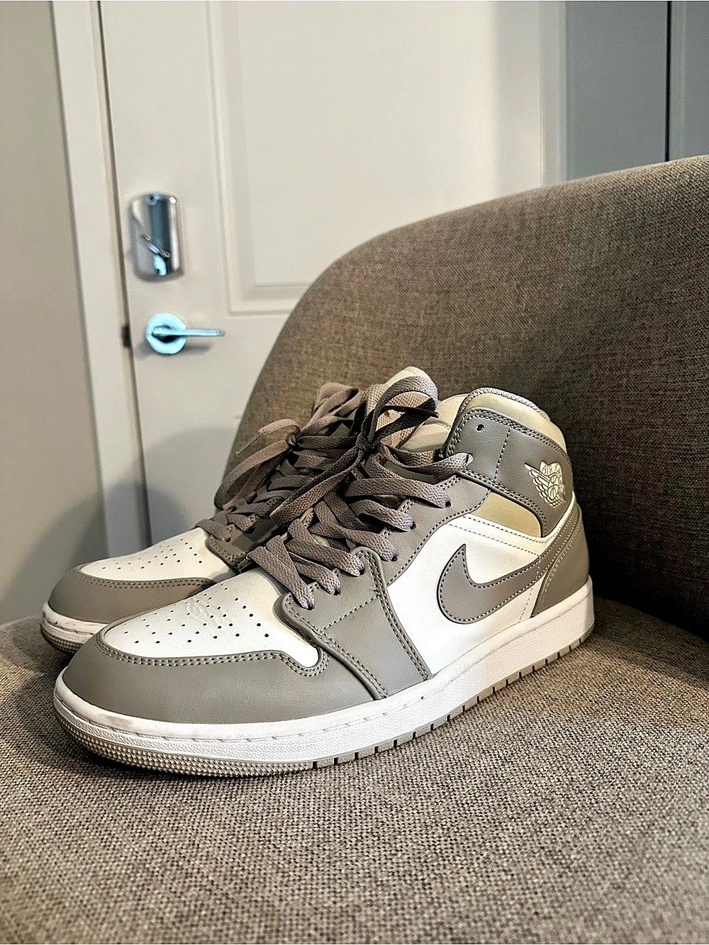 Nike Air Jordan 1 Mid Gray & White Like New